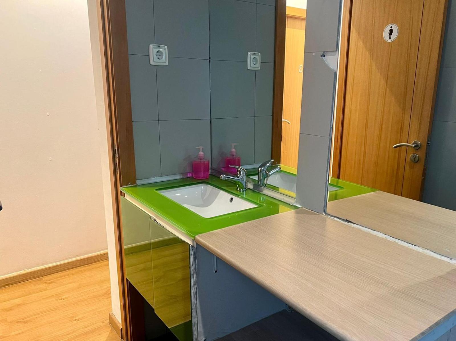 Bairro Alto Hostel Лиссабон Экстерьер фото